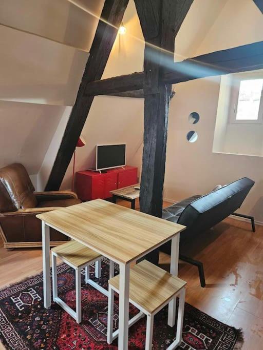 Ferienwohnung Le Petit Medieval Montluçon Exterior foto