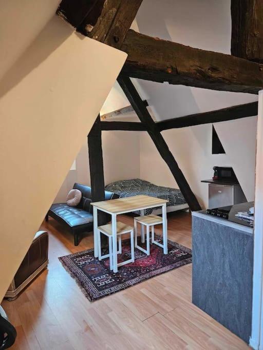 Ferienwohnung Le Petit Medieval Montluçon Exterior foto